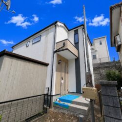 駅徒歩圏で買い物に便利な立地・収納豊富♪