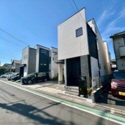 美築築浅中古！利便性の高い立地です♪