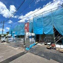 南道路で陽当り良好♪駐車並列２台可♪