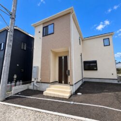 令和8年築の築浅が魅力の住宅♪
