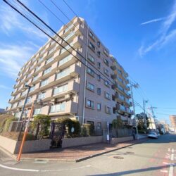 ＼ 橋本エリアのリノベマンション ライオンズマンション橋本第6 ／ 角部屋で陽当たり、通風良好です♪ 安心のオートロック・便利な宅配BOX いつでも見学できます♪