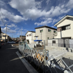 ＼緑区向原1丁目 屋上のあるハイスペ新築住宅／  幼稚園・小学校なども近くにあり 子育て世代の方でも安心の立地ですよ♪ お気軽にお問合せください♪