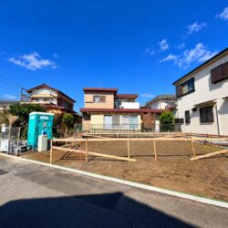 南道路に面し全室南向きで陽当り良好♪